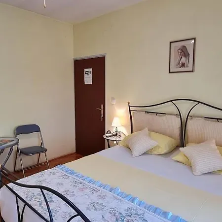 Barba Kır Evi *